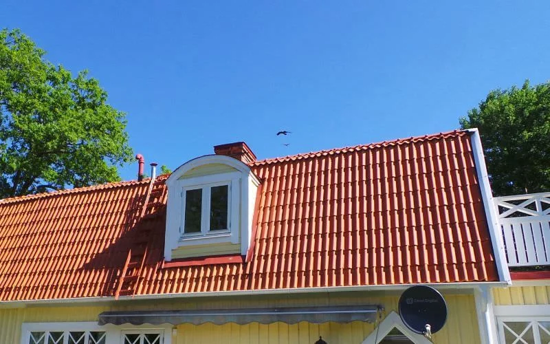 8 Takomlaggning av tegelpannor pa fritidshus