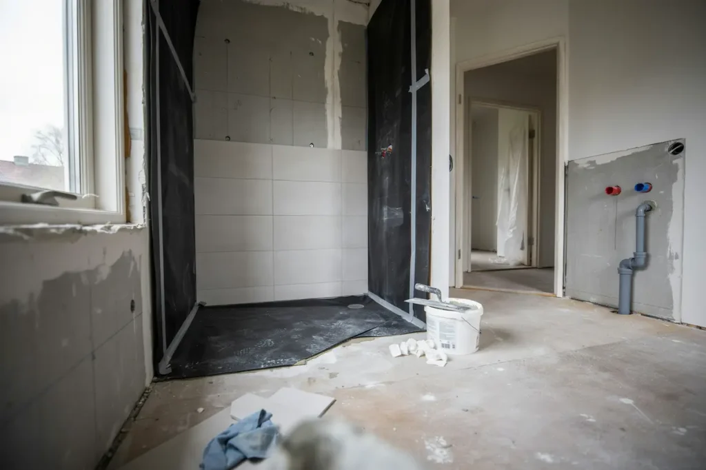 renovera badrum i villa t tskikt fall mot golvbrunn materialval och vanliga misstag att undvika