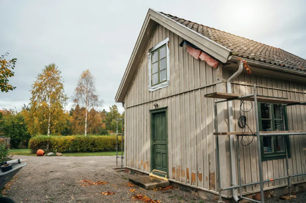 september r r tt tid att t ta huset inf r h sten s minskar du drag fuktrisk och on diga energif rluster